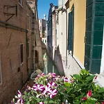 Ca' Lavezzera Guest house Venice