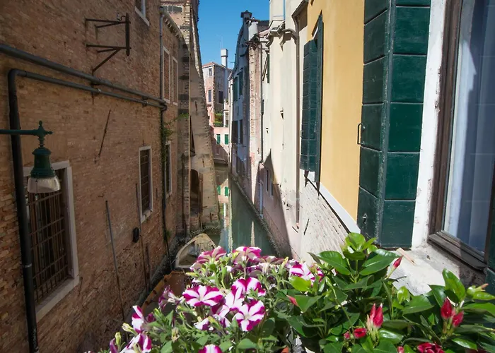 Ca' Lavezzera Affittacamere Venezia